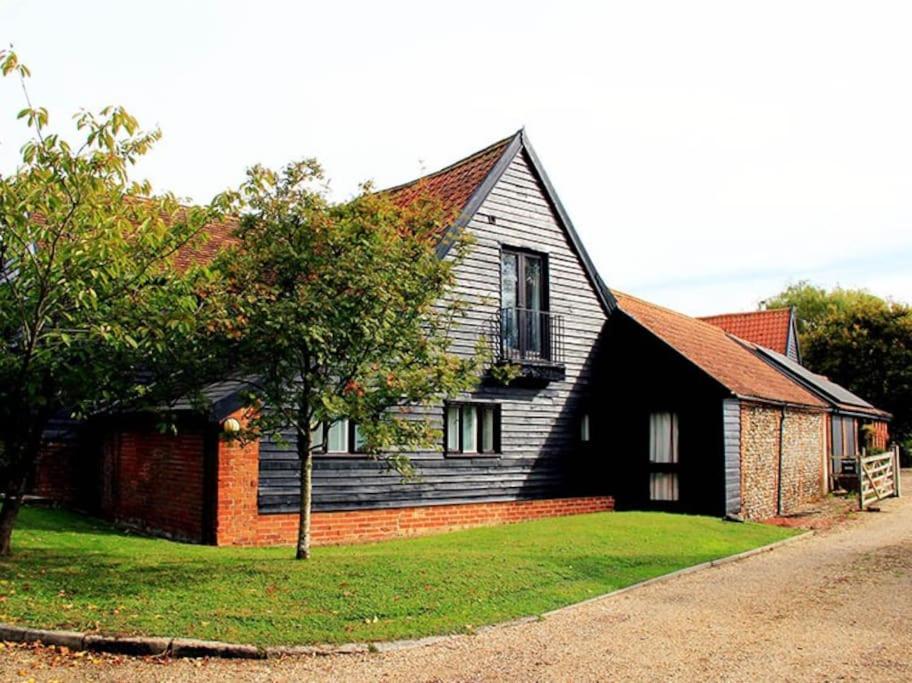 Stunning Barn Conversion Ideal For Large Families Bildeston المظهر الخارجي الصورة