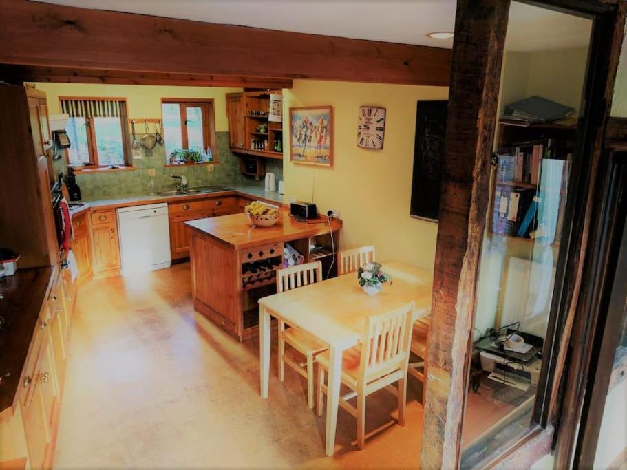 Stunning Barn Conversion Ideal For Large Families Bildeston المظهر الخارجي الصورة