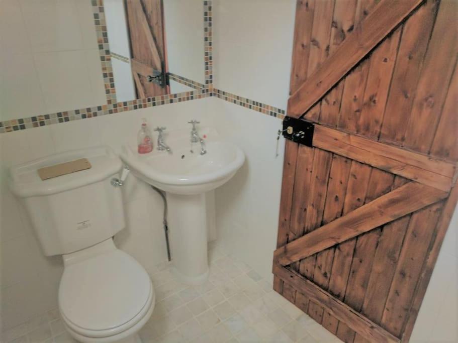 Stunning Barn Conversion Ideal For Large Families Bildeston المظهر الخارجي الصورة