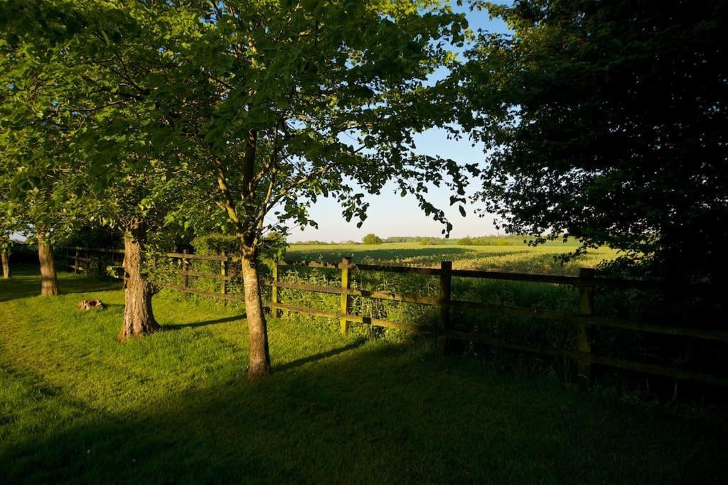 Stunning Barn Conversion Ideal For Large Families Bildeston المظهر الخارجي الصورة