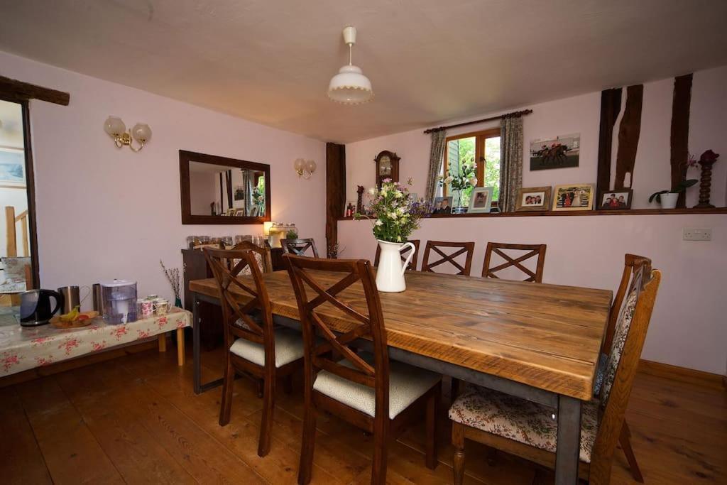 Stunning Barn Conversion Ideal For Large Families Bildeston المظهر الخارجي الصورة