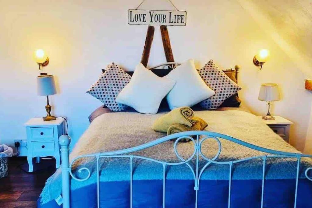 Stunning Barn Conversion Ideal For Large Families Bildeston المظهر الخارجي الصورة
