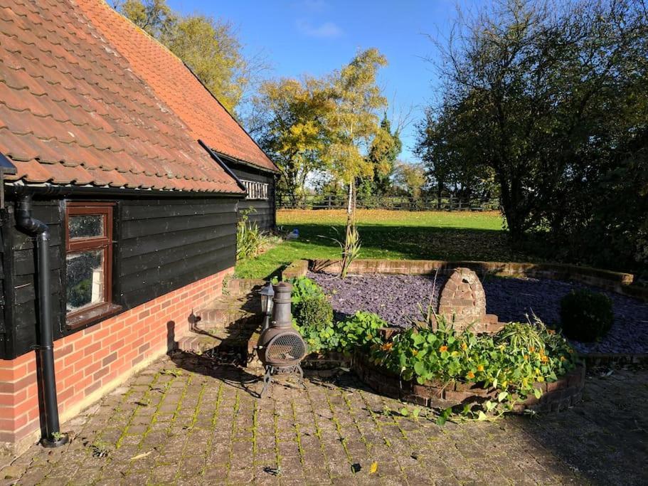Stunning Barn Conversion Ideal For Large Families Bildeston المظهر الخارجي الصورة