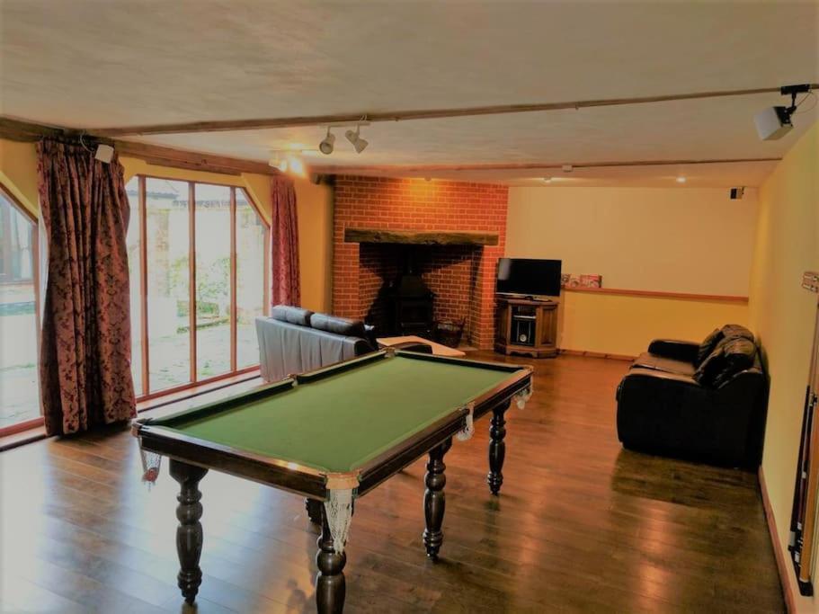 Stunning Barn Conversion Ideal For Large Families Bildeston المظهر الخارجي الصورة