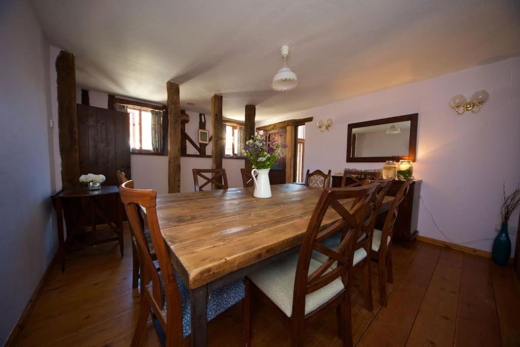 Stunning Barn Conversion Ideal For Large Families Bildeston المظهر الخارجي الصورة