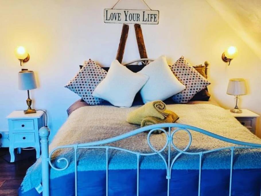 Stunning Barn Conversion Ideal For Large Families Bildeston المظهر الخارجي الصورة