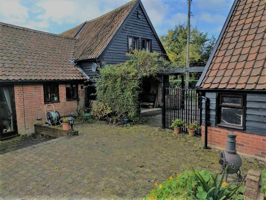 Stunning Barn Conversion Ideal For Large Families Bildeston المظهر الخارجي الصورة